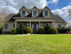 Building Photo - City of Maryville 37803 - SHORT TERM lease considered! Furnished! - 4 bedroom, 3.5 bath home - Ca...