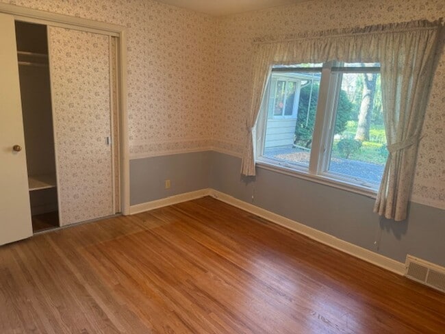 Building Photo - Amazing Home Next to Interlachen Golf Cour...