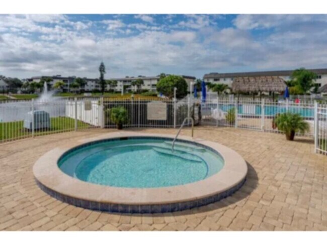 Building Photo - Top Floor Corner Unit in Gulfwinds East