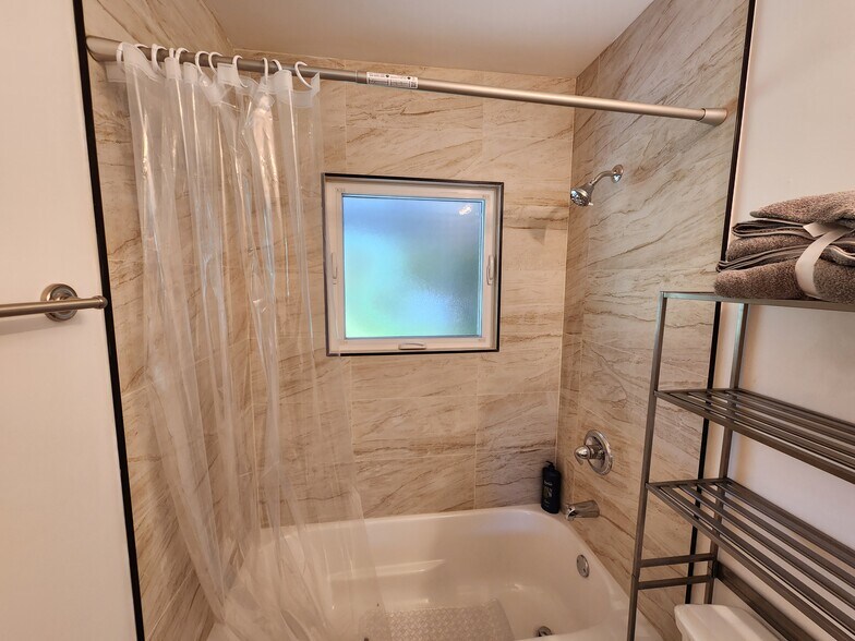 Building Photo - 9682 Sunland Blvd