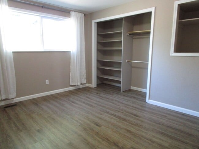 Building Photo - 1009 Chippewa Dr