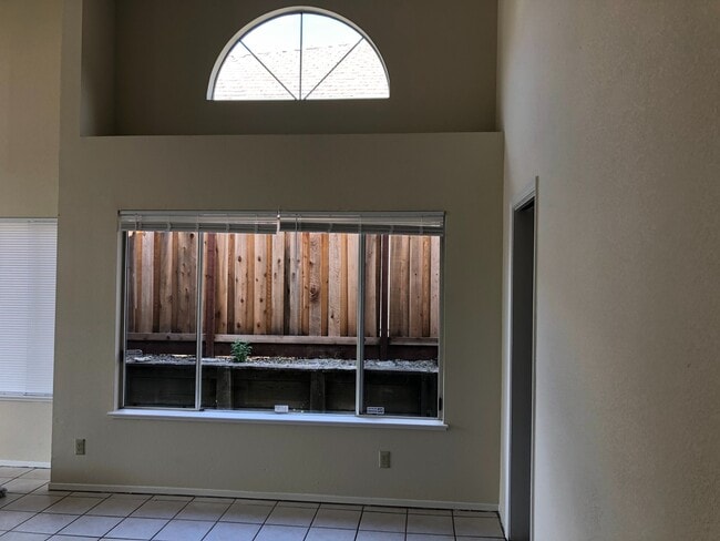 Building Photo - Gorgeous Home in Hercules!