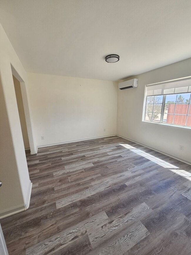 Building Photo - 2 bed 1 bath home + bonus room near Joshua...