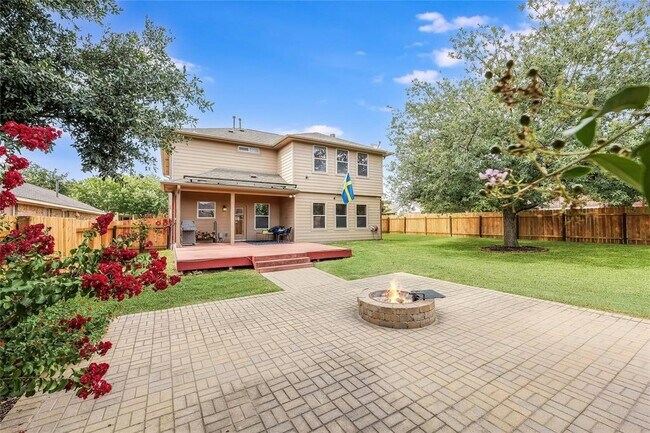 Building Photo - 2501 Alexander Ct