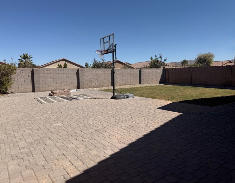Building Photo - 7029 S 31st Dr