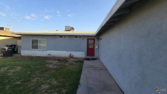 Building Photo - 1635 Ocotillo Dr