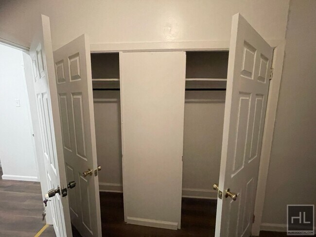 Building Photo - GROVE STREET