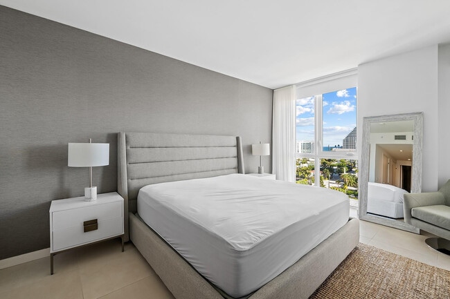 Building Photo - 401 N Birch Rd