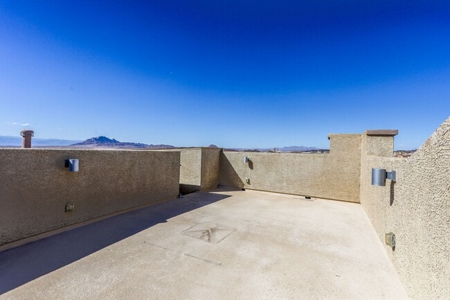 Building Photo - Stunning 360 Strip, Mountain and City Roof...