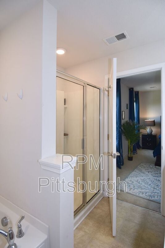 Building Photo - 1726 St Johns Ln