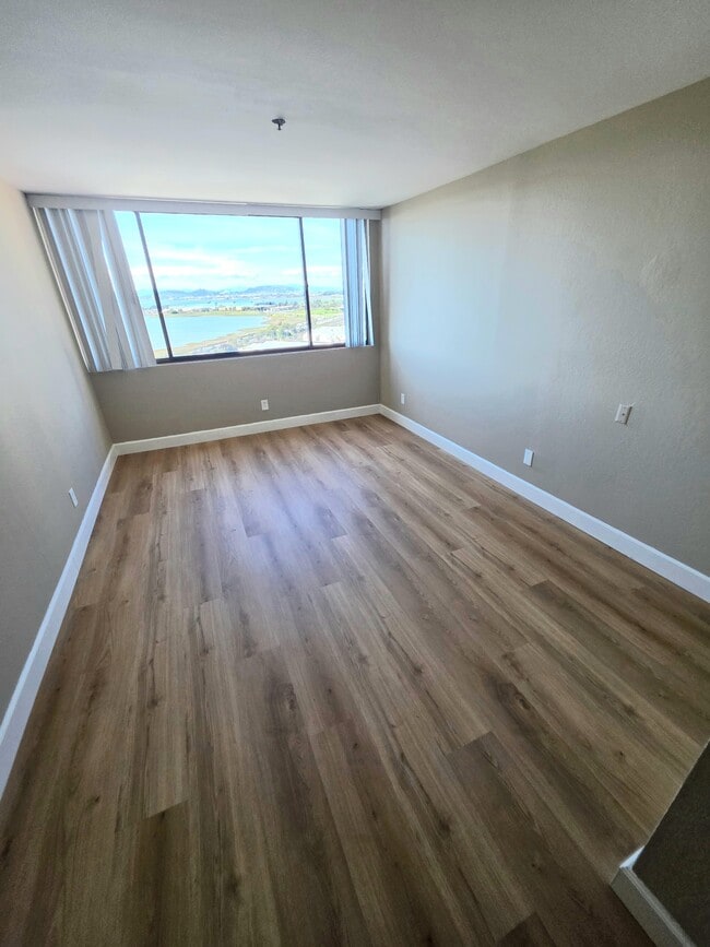 Building Photo - 555 Pierce St