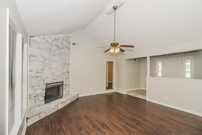 Building Photo - 6063 Colonyhill Dr