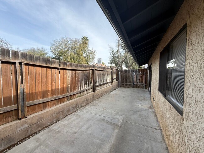 Building Photo - Beautiful Condo!