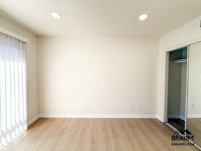 Building Photo - 11228 Huston St