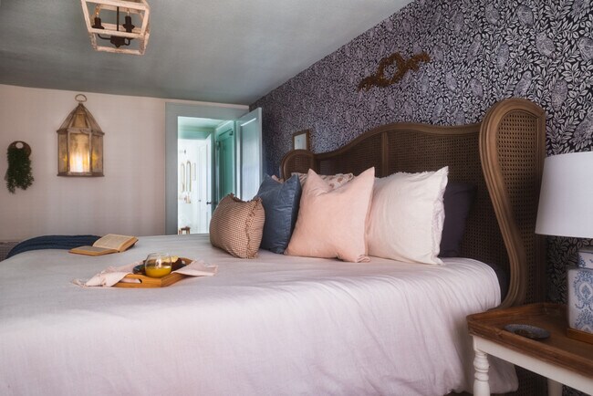 Building Photo - 715 Grandin Rd