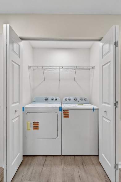 Building Photo - 916 23rd St E