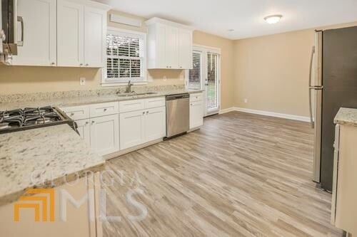 Building Photo - 3840 Arbor Ln SE