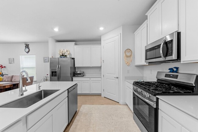 Building Photo - 479 Kingbird Dr