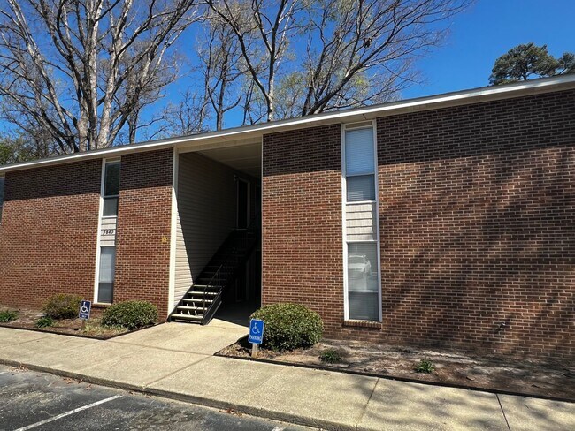 Building Photo - 5850-H Century Oaks Drive (No Pets)