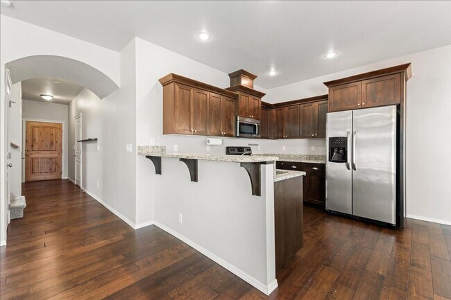 Building Photo - Centrally Located 3 Bedroom 2.5 Bathroom Home