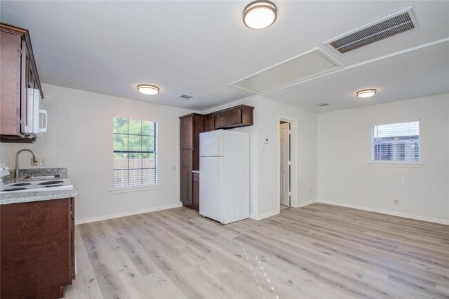 Building Photo - 1051 W Little York Rd