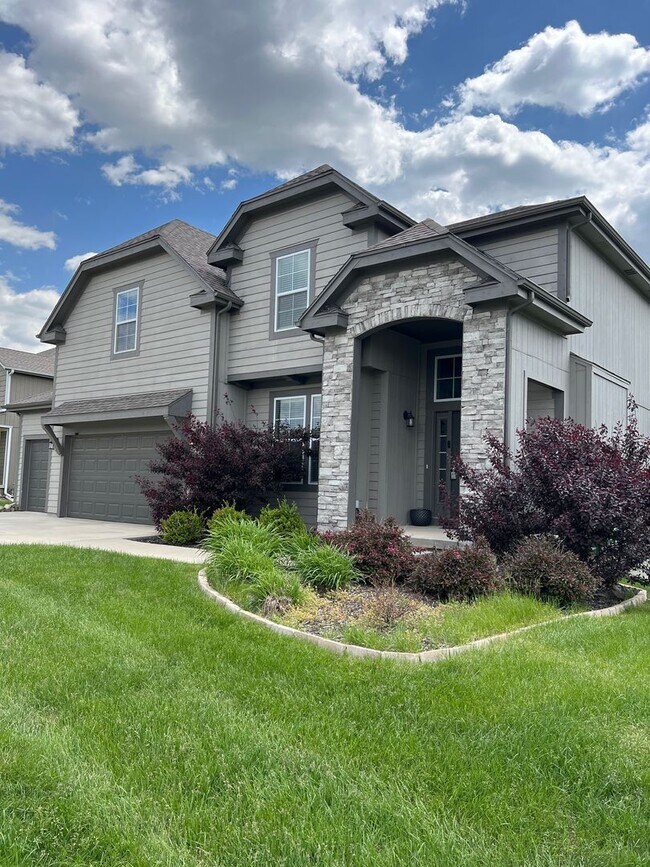 Building Photo - LOOK AT THIS GEM!  Schedule A Tour Today!!  Don't miss out on the Spring Special that was just ad...