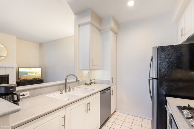 Building Photo - 1 br, 1 bath Condo - 3622 Bernwood Place