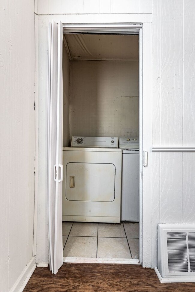 Building Photo - nre317