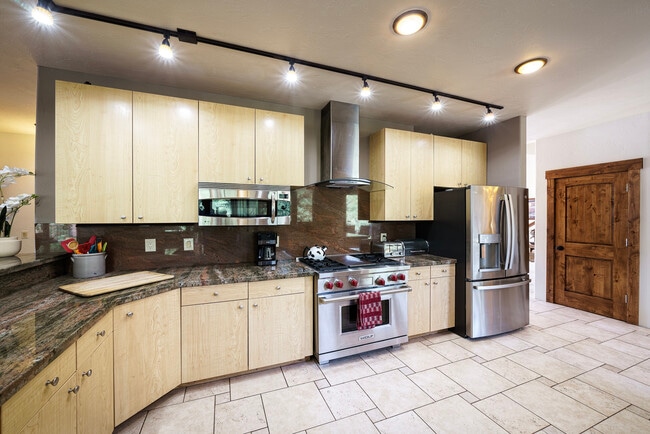 Building Photo - 35021 US-6