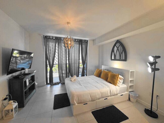 Building Photo - 5350 NW 84th Ave