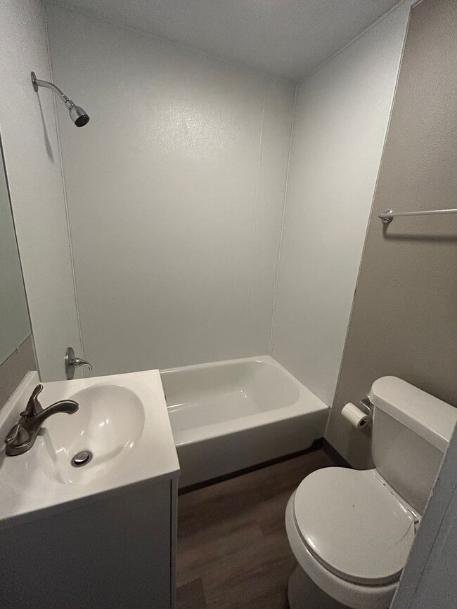 Building Photo - 316 E Park St