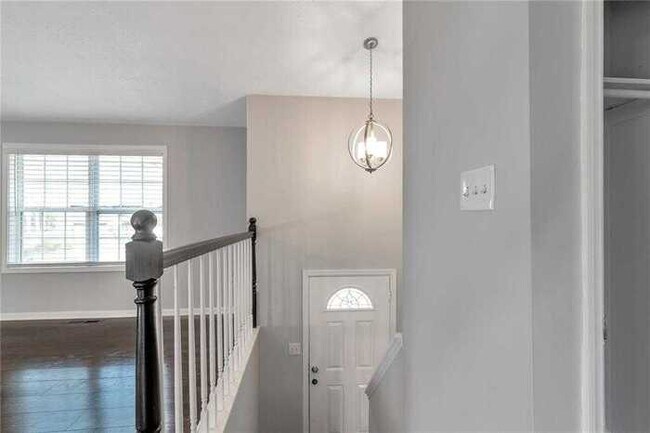 Building Photo - Fantastic 4bd/2ba home! Let yourself in!