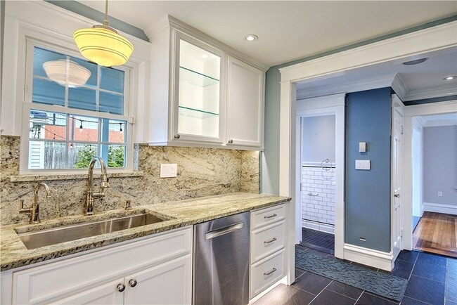 Building Photo - 11 Elmcroft Ave