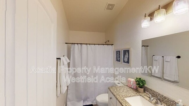 Building Photo - 561 N 10th Pl