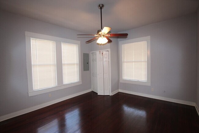 Building Photo - Tour Today! Charming 3 bedroom home in the Heart of Tyler!!