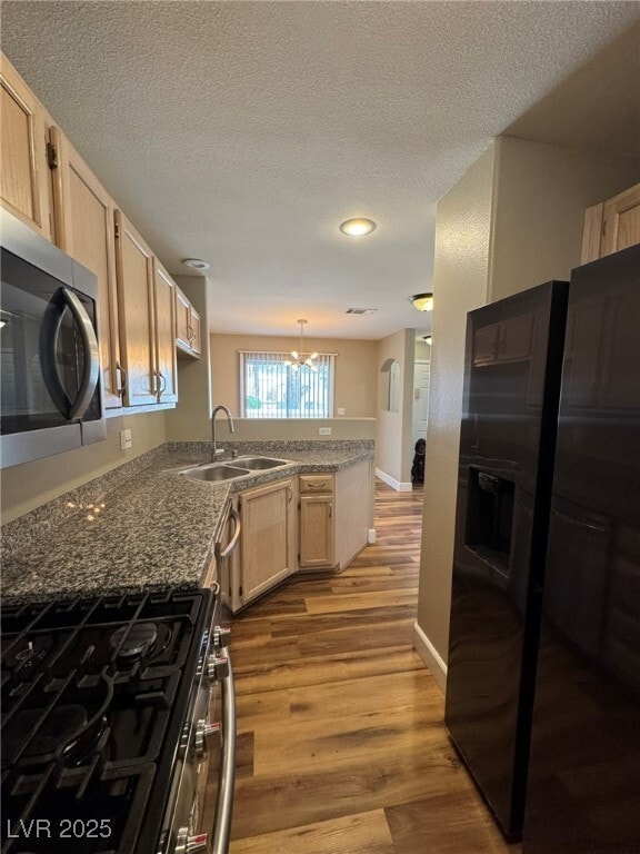 Building Photo - 910 Elegant Coral Ave