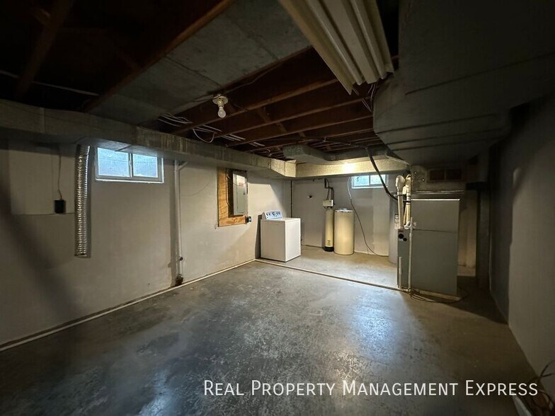 Building Photo - Cozy 4 Bedroom 3 Bathroom Home