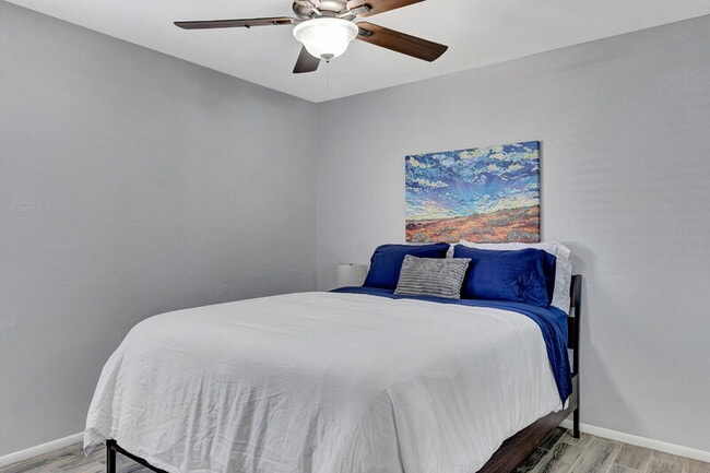 Building Photo - 8055 E Thomas Rd