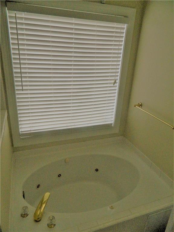 Building Photo - 4780 Summerset Ln