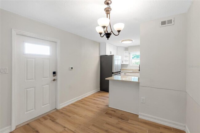 Building Photo - 3835 Almeria Ave