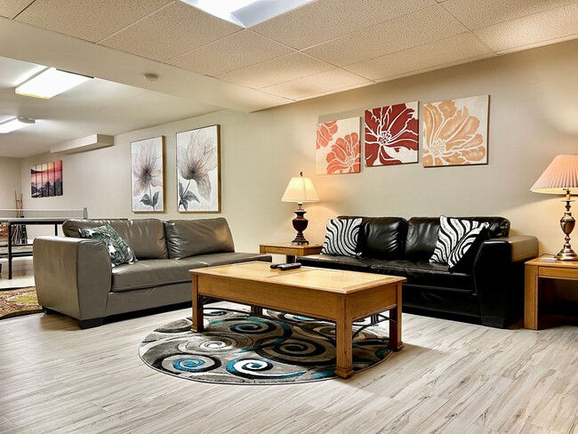 Building Photo - Cute, Comfy & Full of Charm!