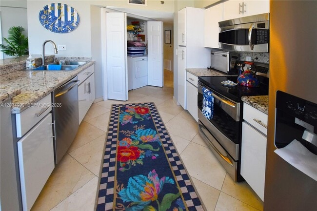 Building Photo - 540 Brickell Key Dr