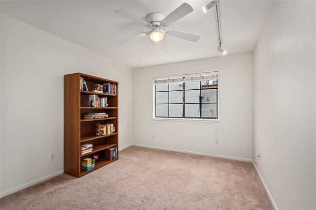 Building Photo - 2728 W Holcombe Blvd
