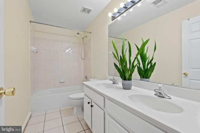 Building Photo - 15433 Leeds Hill Way