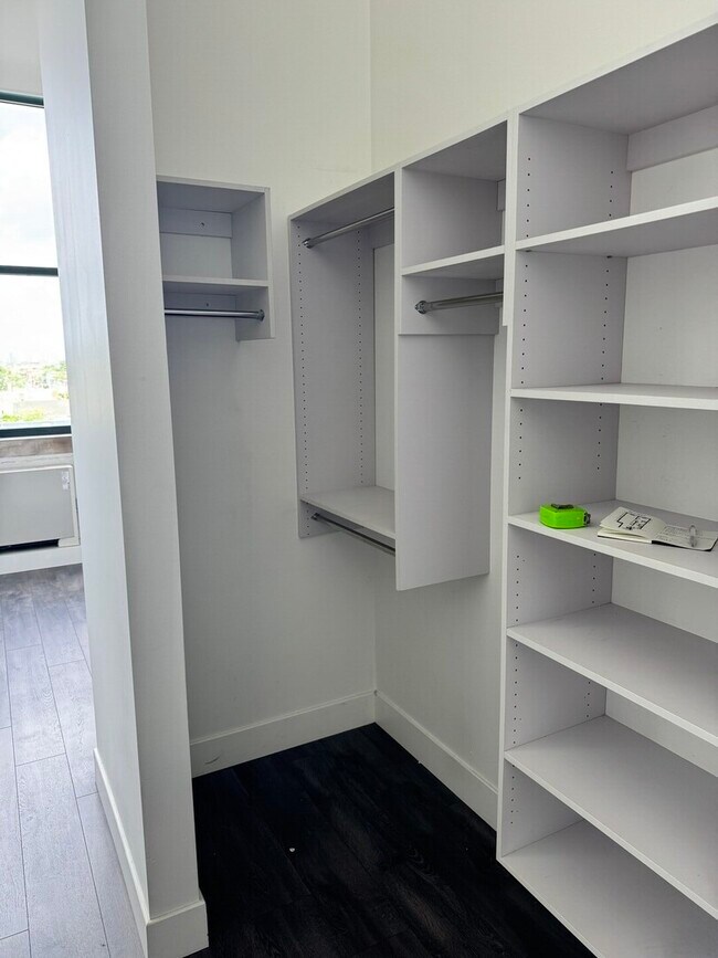 Building Photo - 4000 W Diversey Ave