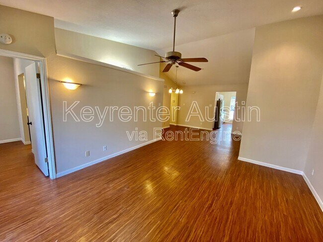 Building Photo - 1601 Faro Dr