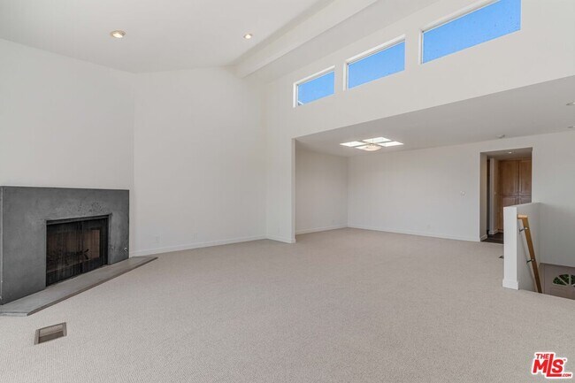 Building Photo - 225 S Lucia Ave