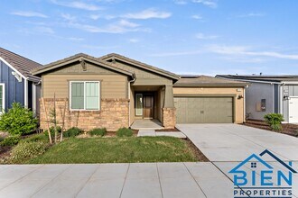 Building Photo - 1227 Las Rosas Ave