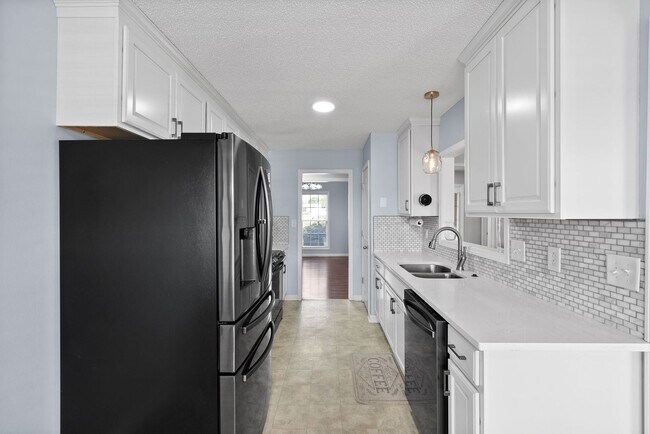 Building Photo - Beautiful home in Twin Rivers Subdivision Waiting for You to Call Home!