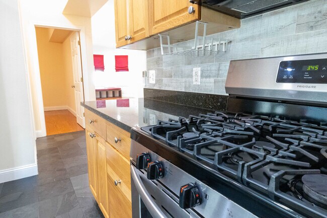 Building Photo - 11 Juliette St